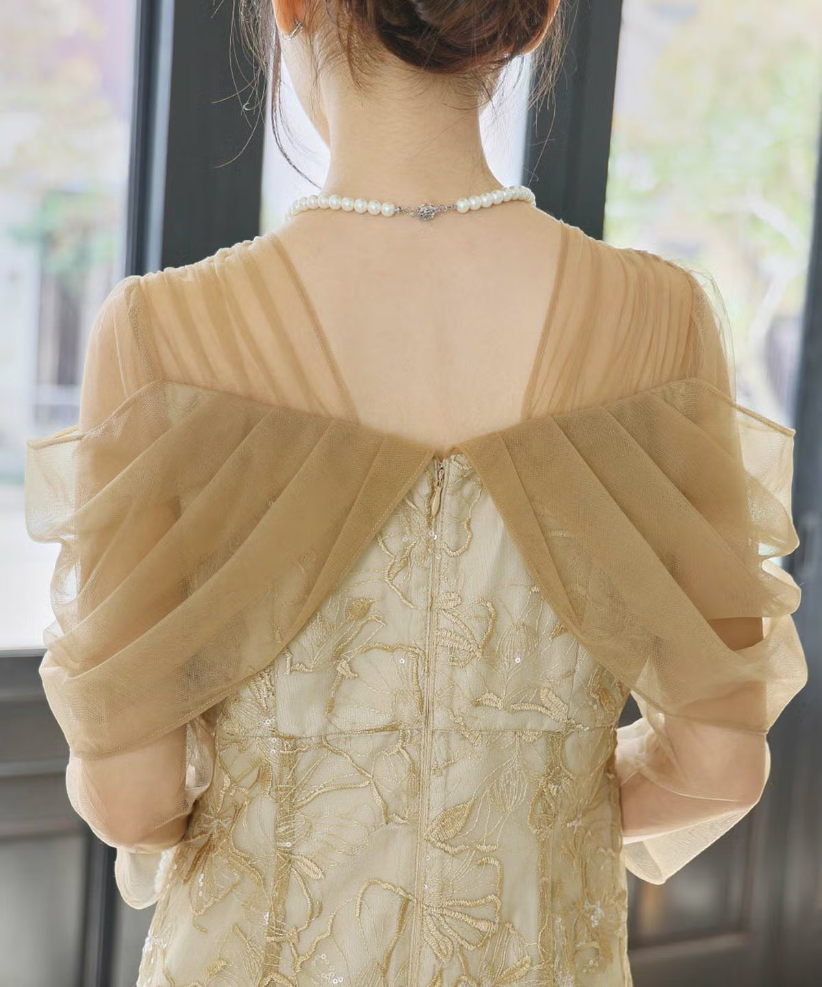 フラワー刺繍レース×チュールドレープスリーブIラインロング丈ワンピースドレス