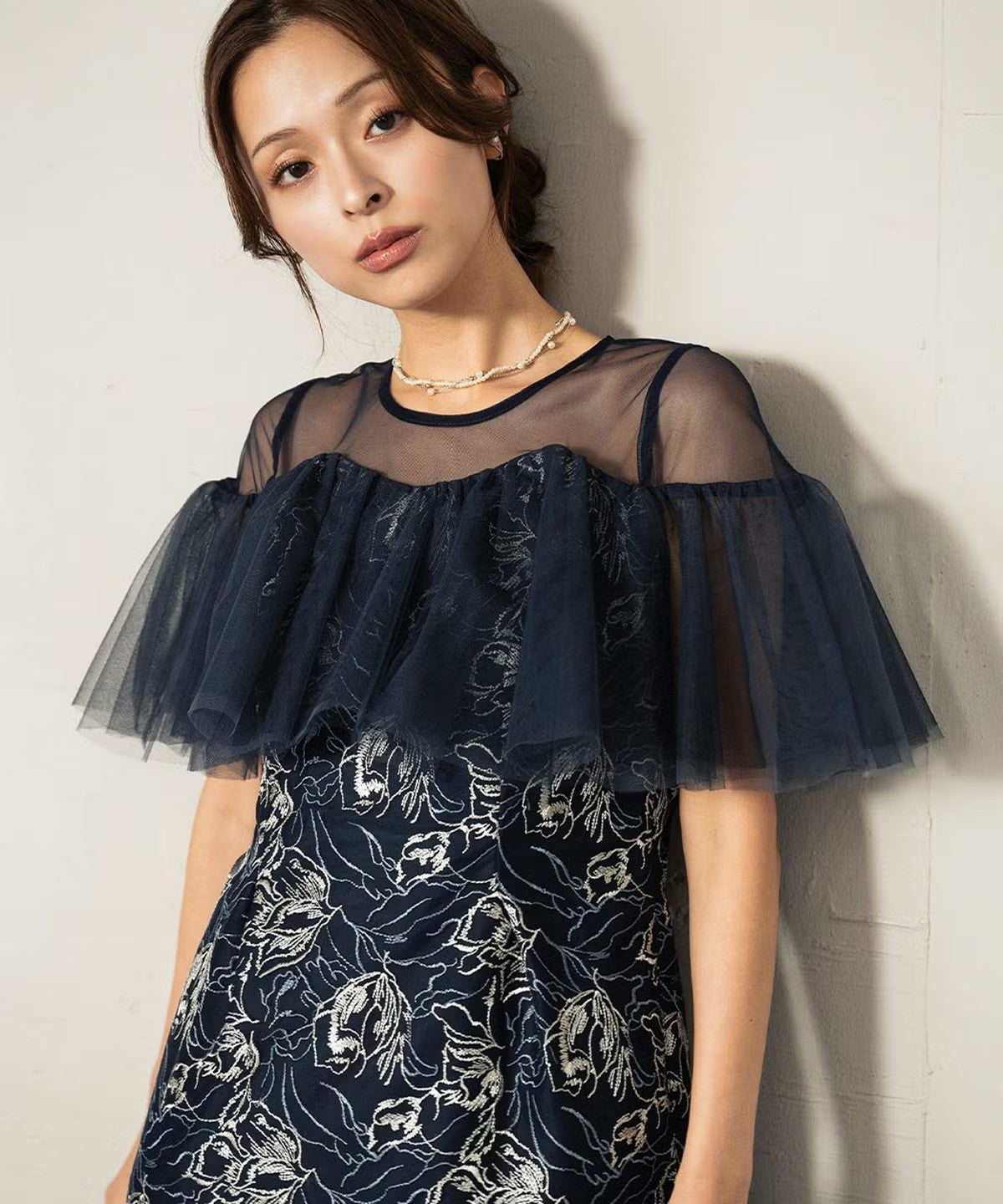 オフショル風チュールフリル×フラワー刺繍エンブロイダリーロング丈ワンピースドレス