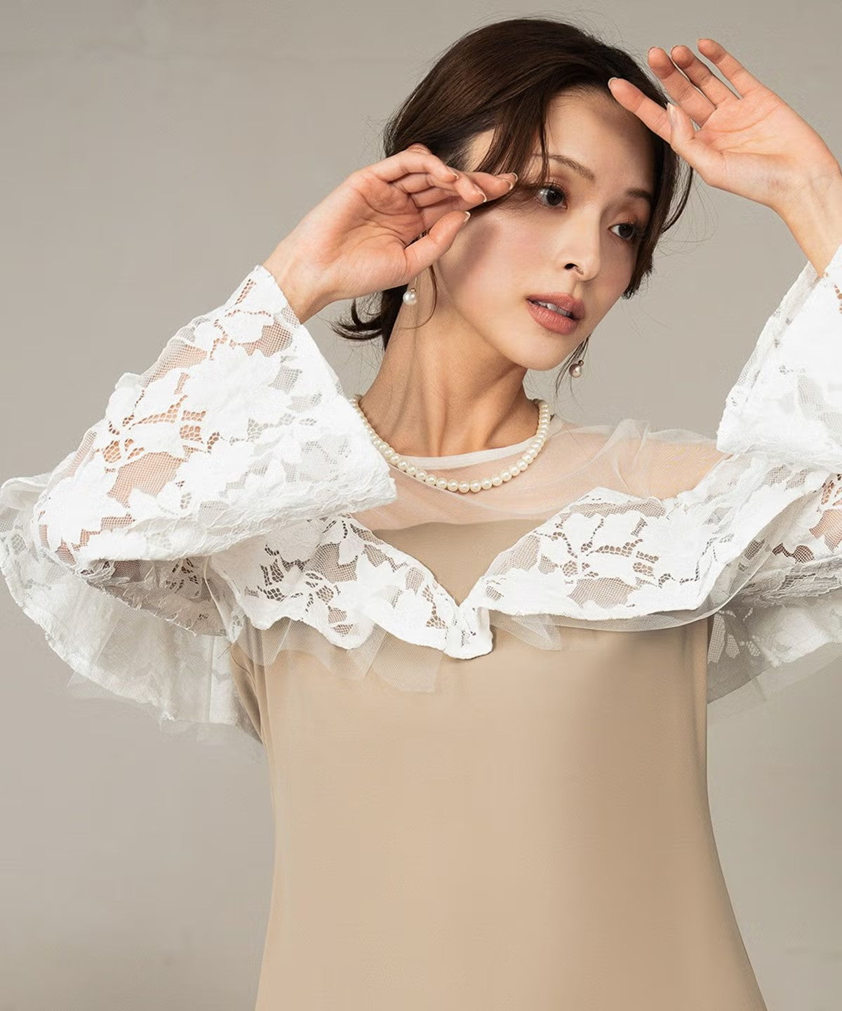オフショルダー風ラッフルレーススリーブ&Aラインロング丈ワンピースドレス