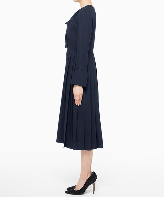 優美に惹きつけるボウタイプリーツワンピースドレス