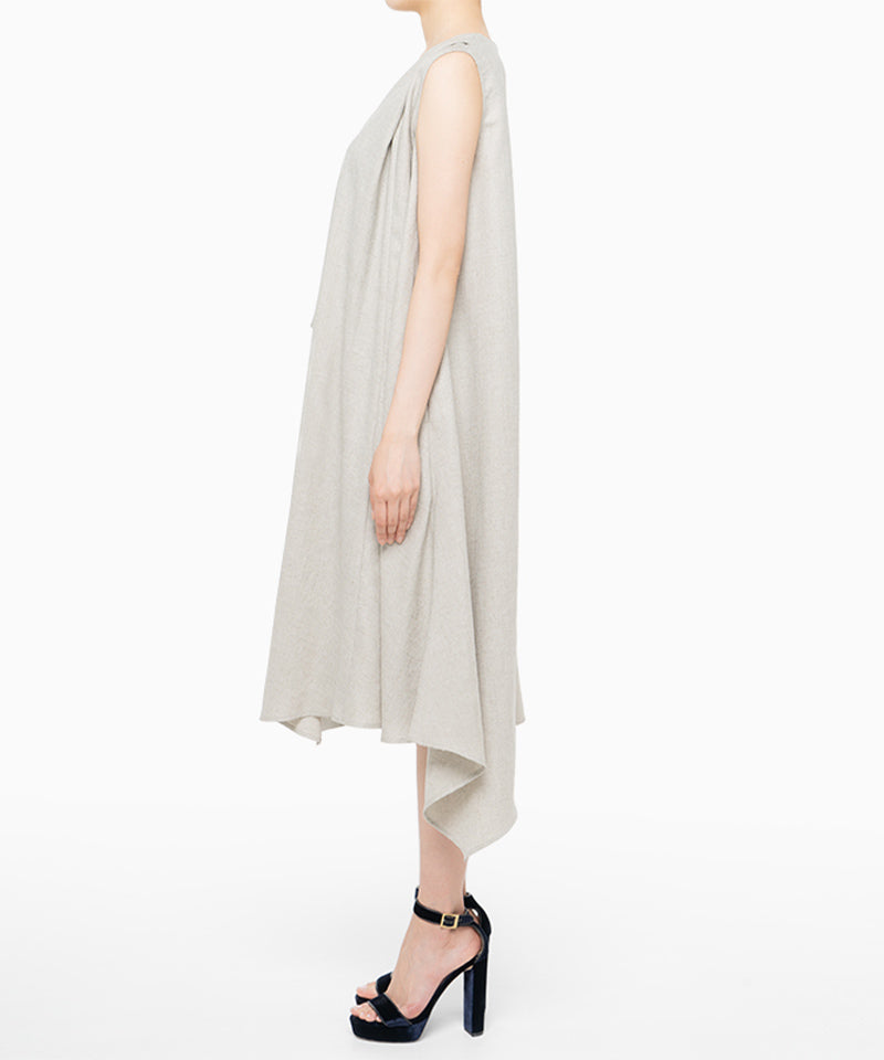 優美に魅せるアシンメトリーイレギュラードレス
