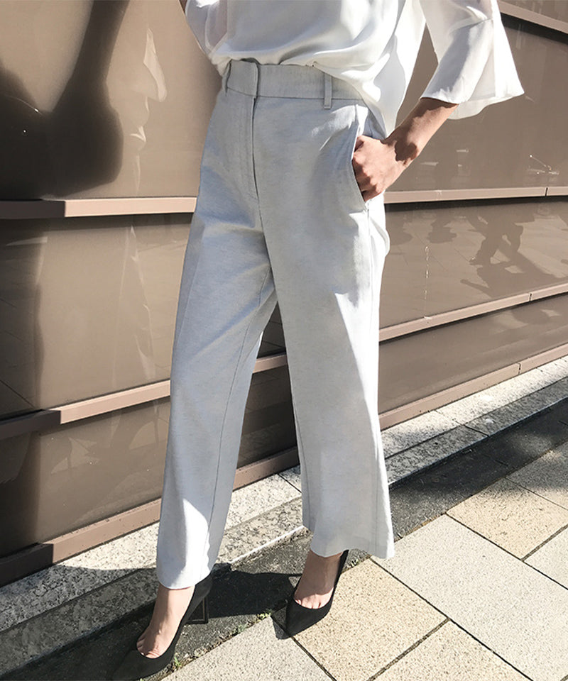 涼しげに映えるゴムシャーリングワイドパンツ