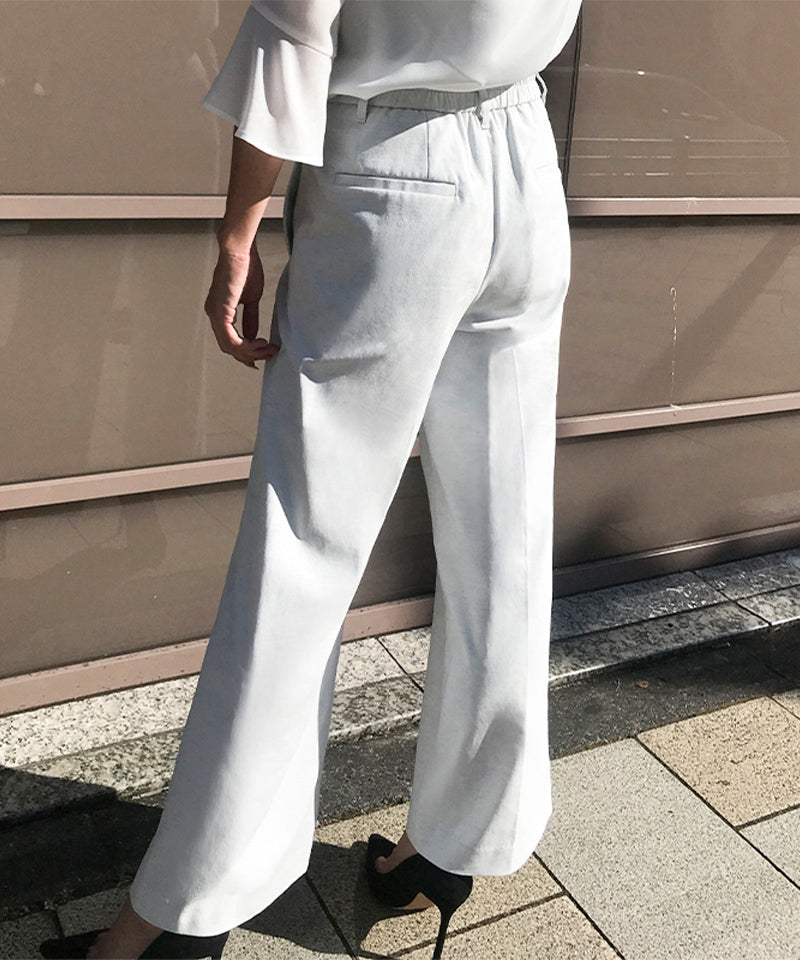 涼しげに映えるゴムシャーリングワイドパンツ