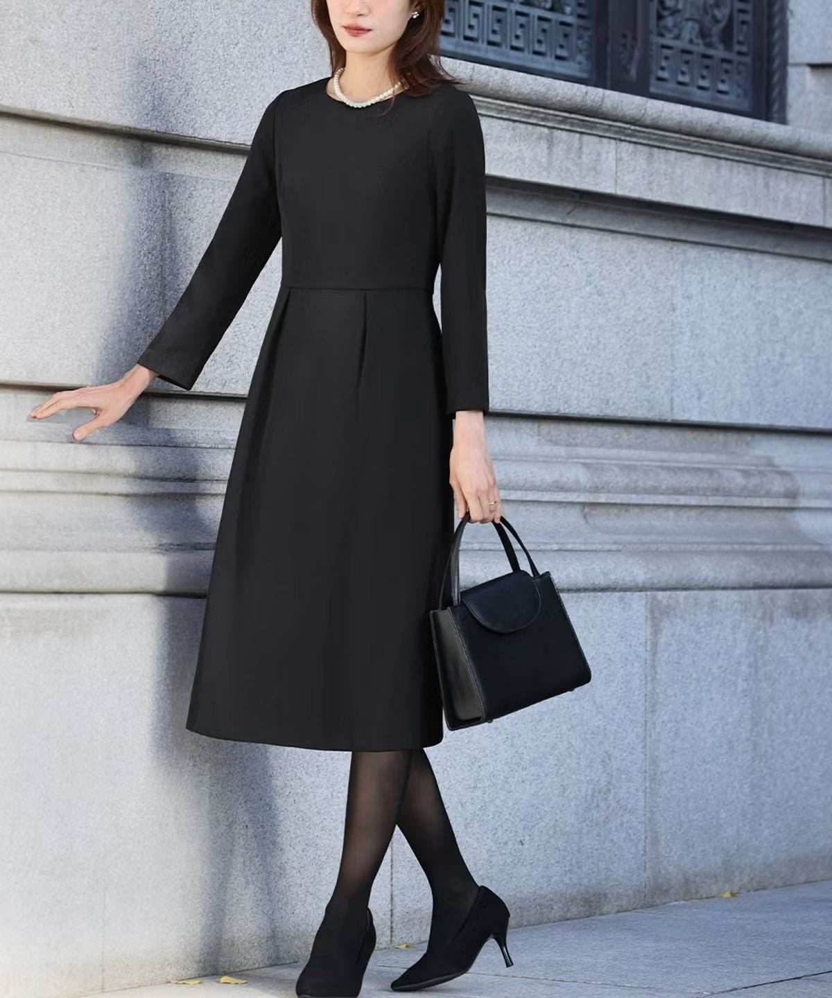 ケープジャケット・ひざ丈フレアワンピースの2点セットブラックフォーマルスーツ
